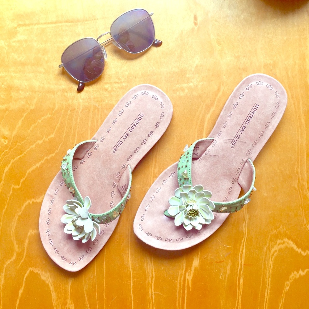 🌷3/$14🌷✨Montego Bay Club✨ Floral Flip Flops